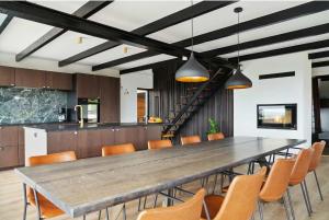 Luxurious Renovated Vacation Home and Sea View