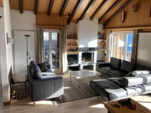 Sunny chalet in Veysonnaz for 10 guests