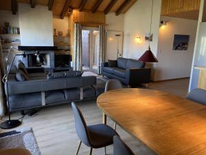 Sunny chalet in Veysonnaz for 10 guests
