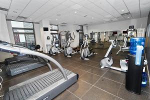 20th Floor Skyline 2BR Grant Park Unit with Balcony, Gym and Gameroom