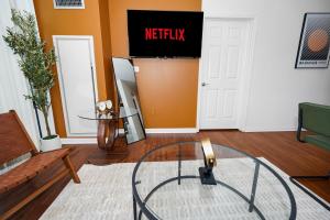 25th Floor 2BR Grant Park Suite with Balcony, Gym and Game Room