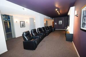 25th Floor 2BR Grant Park Suite with Balcony, Gym and Game Room