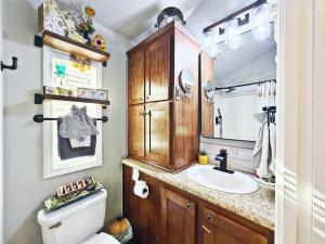 Luxury Micro Retreat with Spa Amenities, Fire Pit, Pet Yard