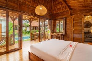 4BR Authentic Santuary Sawah Joglo In Ubud