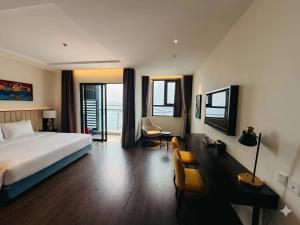 Sapphire Ha Long Studio Ocean View - Balcony & Sea View