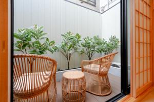 Japanese style whole house stay for up to 10 guests 2 min walk to station with direct access to Kansai Airport楓