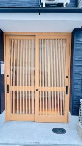 Japanese style whole house stay for up to 10 guests 2 min walk to station with direct access to Kansai Airport楓