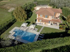 Villa in Tuscany with Private Pool & Views