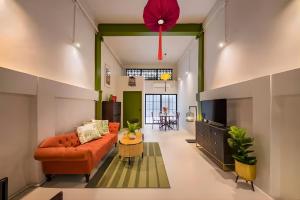 Vintage Gallery Sukhumvit 3-Bedroom Family House with Kids Playroom - 2 Min to BTS Bang Chak
