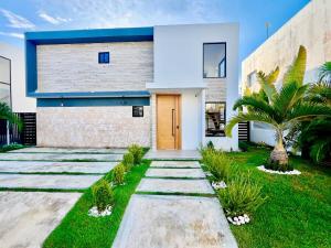 Paraiso Caribeno Villa with Pool and BBQ