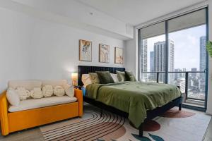 Downtown Miami 2BR Skyline Bay View Balcony Corner Suite LuxePad