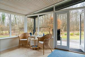Nature-Immersed Cottage By Camønoen On Møn