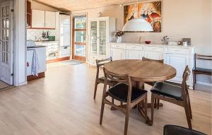 Gorgeous Home In Stubbekøbing With Wifi