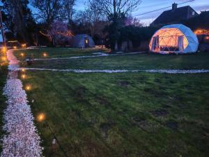 Secret Heated Dome, Hot Tub,Firepit Projector in Lincoln