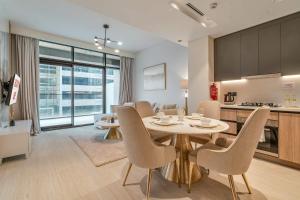 Free housekeeping visits during your stay StayShort Chic 1 Bedroom Unit in Dubai Marina that Sleeps 4