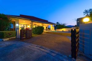 3BR Private Pool Villa Near City Center (H117)