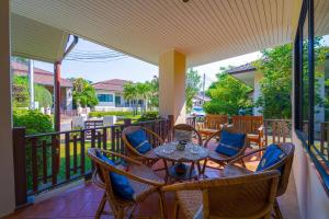 3BR Private Pool Villa Near City Center (H117)