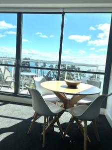 질롱 THE WATERFRONT APARTMENTS 2 Bedroom Bay View Deluxe Apartment located on the Geelong Waterfront - 25 싱글룸 로비