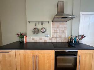 Peaceful Festival Retreat - Main Door Garden Flat