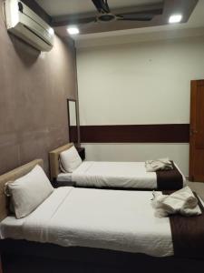 royal stay econos