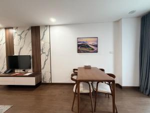 Ha Long 2BR Apartment - Spacious & Modern - Near Center