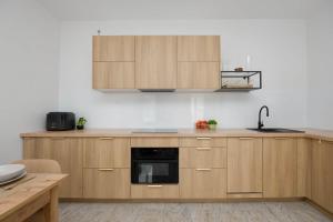 Old Town Secret Garden Apartment by Noclegi Renters