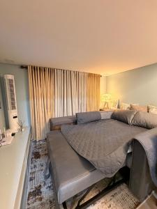 Staycation in Cubao, Along EDSA, Near MRT, MALL