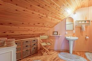 Wild Bill Retreat Treehouse Acre of Fun Near Grand Canyon Williams