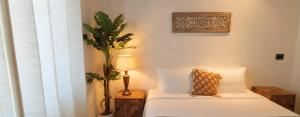 Prithvi Hotel - Aesthetic Room in upper tapovan with TV, AC and free airport pickup for 7 or more nights bookings