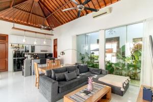 Luxury villa in Sanur 400m ocean, best caffes near