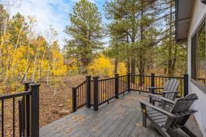 Forest Cabin Retreat Overlooking a Meadow Pond