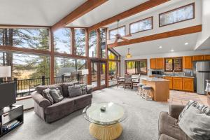 Forest Cabin Retreat Overlooking a Meadow Pond
