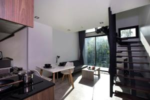 Utopia Loft B325 5 Pools, Spa & Gym - 15 min walk to Nai Harn Beach