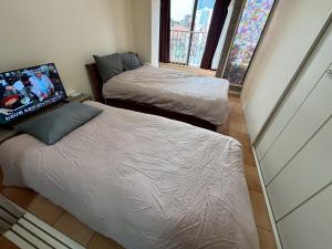 Next to kuromon market three double beds spacious apt