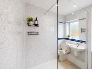 Detached Spacious 6 Bedroom Home in Ashford