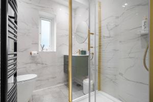 Milton Keynes 3BR, Stylish Home, Sleeps 5, Families Stays, Parking , Fast WiFi