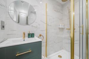 Milton Keynes 3BR, Stylish Home, Sleeps 5, Families Stays, Parking , Fast WiFi