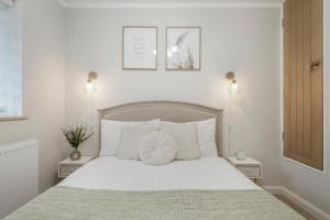 Milton Keynes 3BR, Stylish Home, Sleeps 5, Families Stays, Parking , Free WiFi