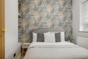 Milton Keynes 3BR, Stylish Home, Sleeps 5, Families Stays, Parking , Free WiFi