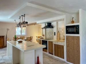 2 bedrooms apartment with large garden for up to 6 people