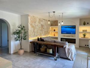 2 bedrooms apartment with large garden for up to 6 people