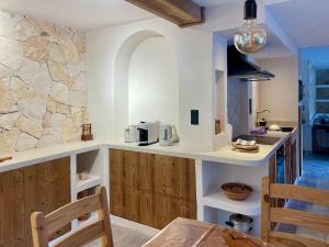 2 bedrooms apartment with large garden for up to 6 people