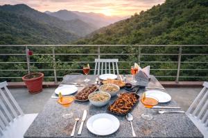 Hotel Creek Valley - Near Mussoorie Lake