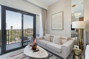 Chic Studio Room, Azizi Mirage, Dubai Studio City