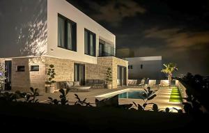 Stunning Home In Seget Donji