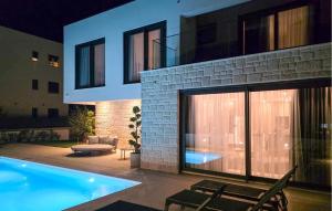 Stunning Home In Seget Donji