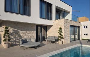 Stunning Home In Seget Donji