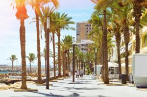 NEW In city center, next to the beach With pool and garage