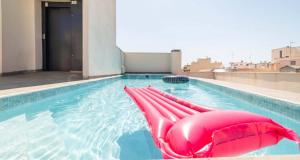 NEW In city center, next to the beach With pool and garage