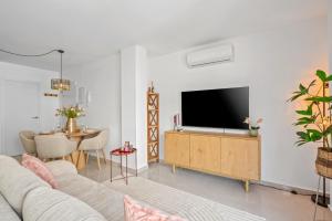 NEW In city center, next to the beach With pool and garage